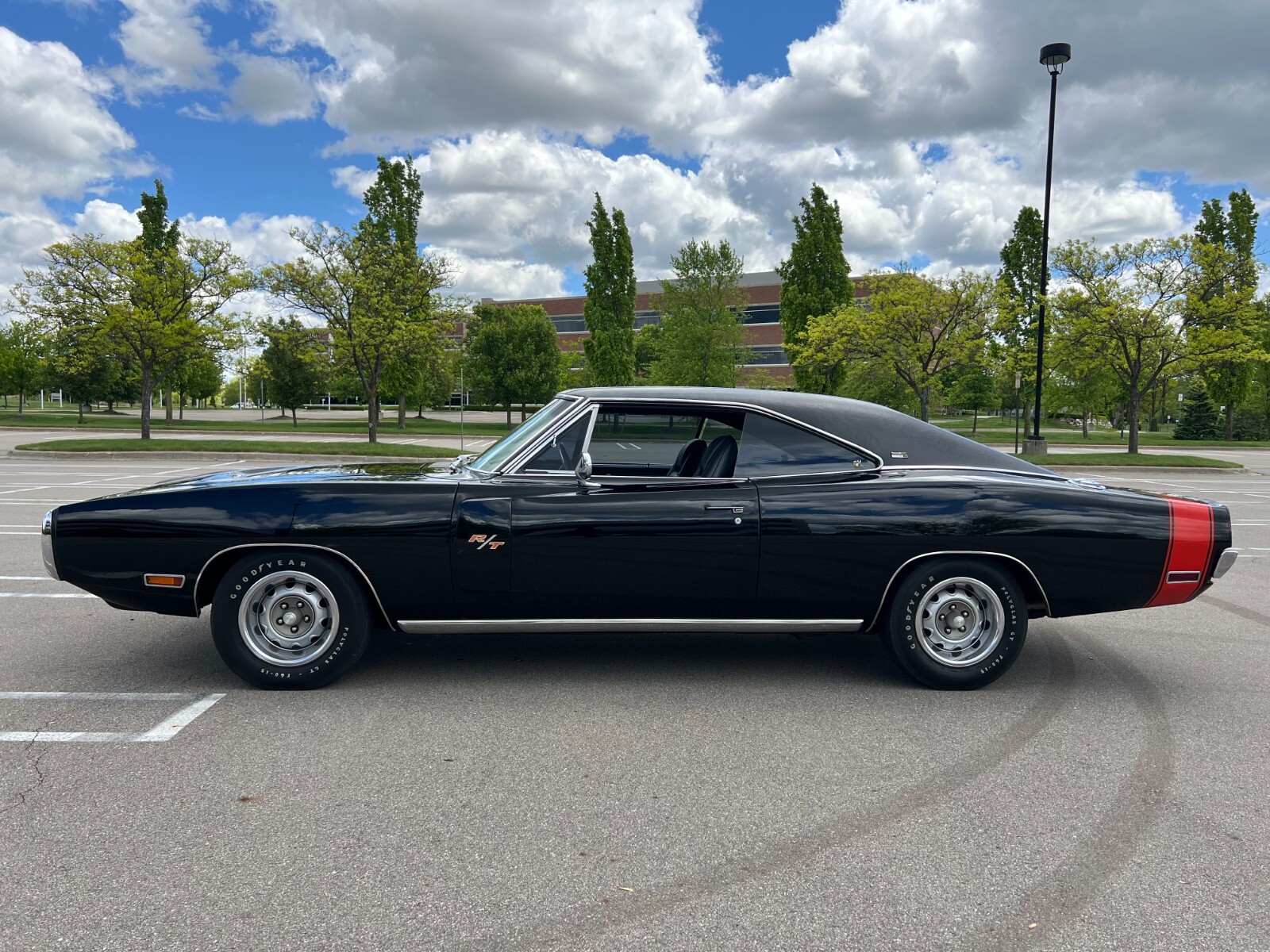 Dodge-Charger-1970-1