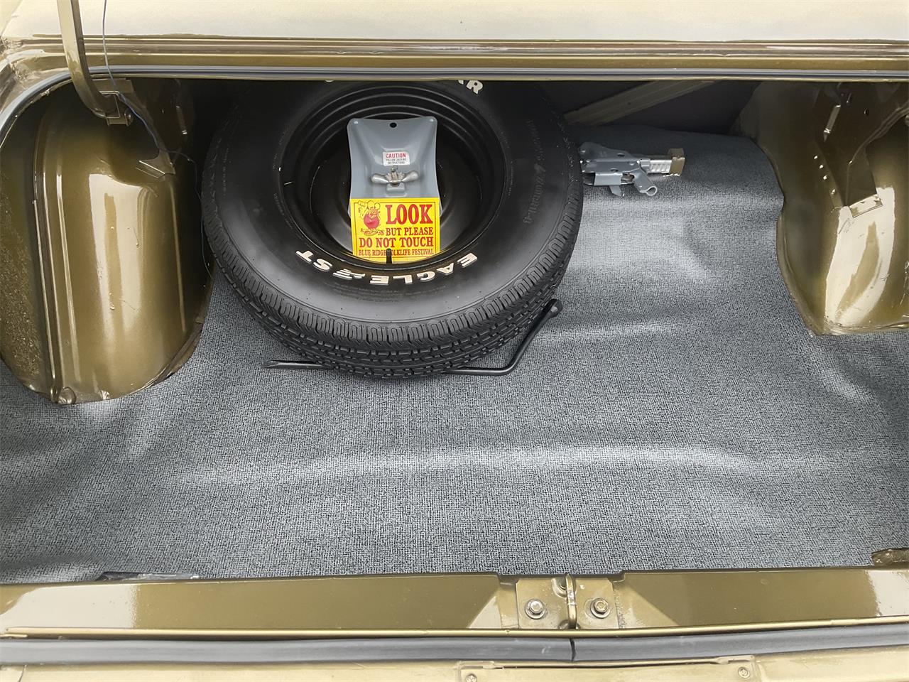 Dodge-Charger-1972-Tawny-Gold-Tan-29