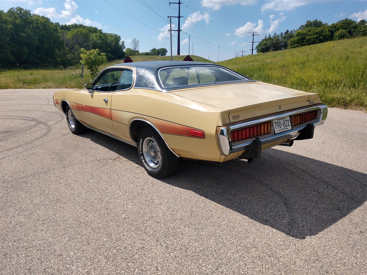 Dodge-Charger-1973-Tan-Black-4