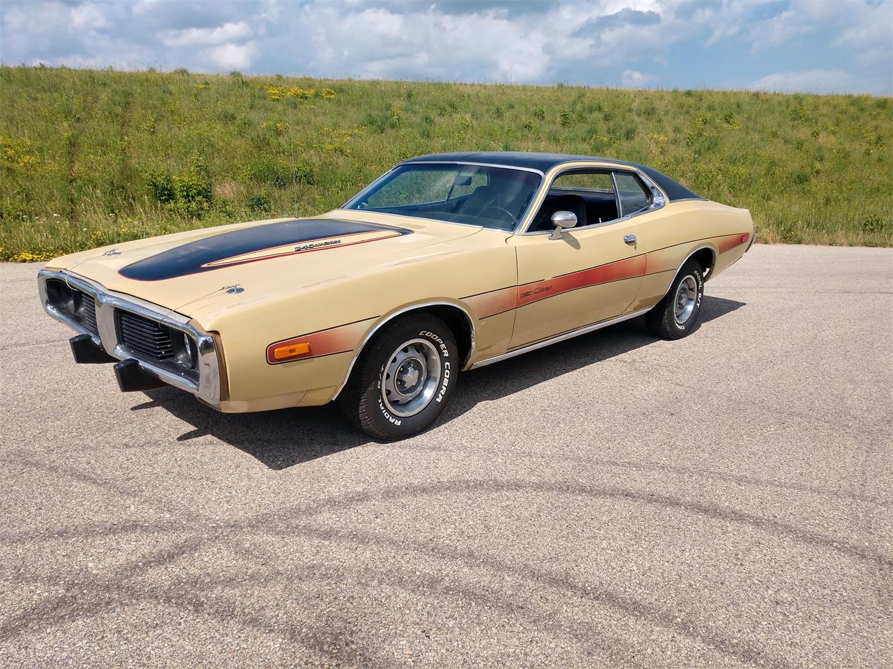 Dodge-Charger-1973-Tan-Black-5