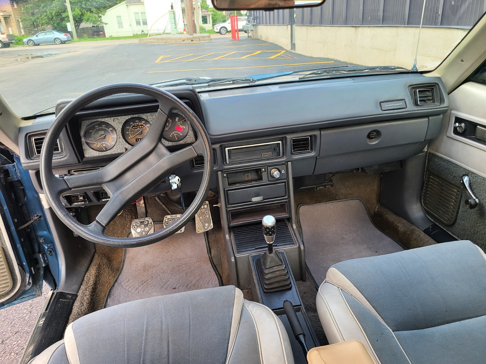 Dodge-Charger-1985-Hatchback-10