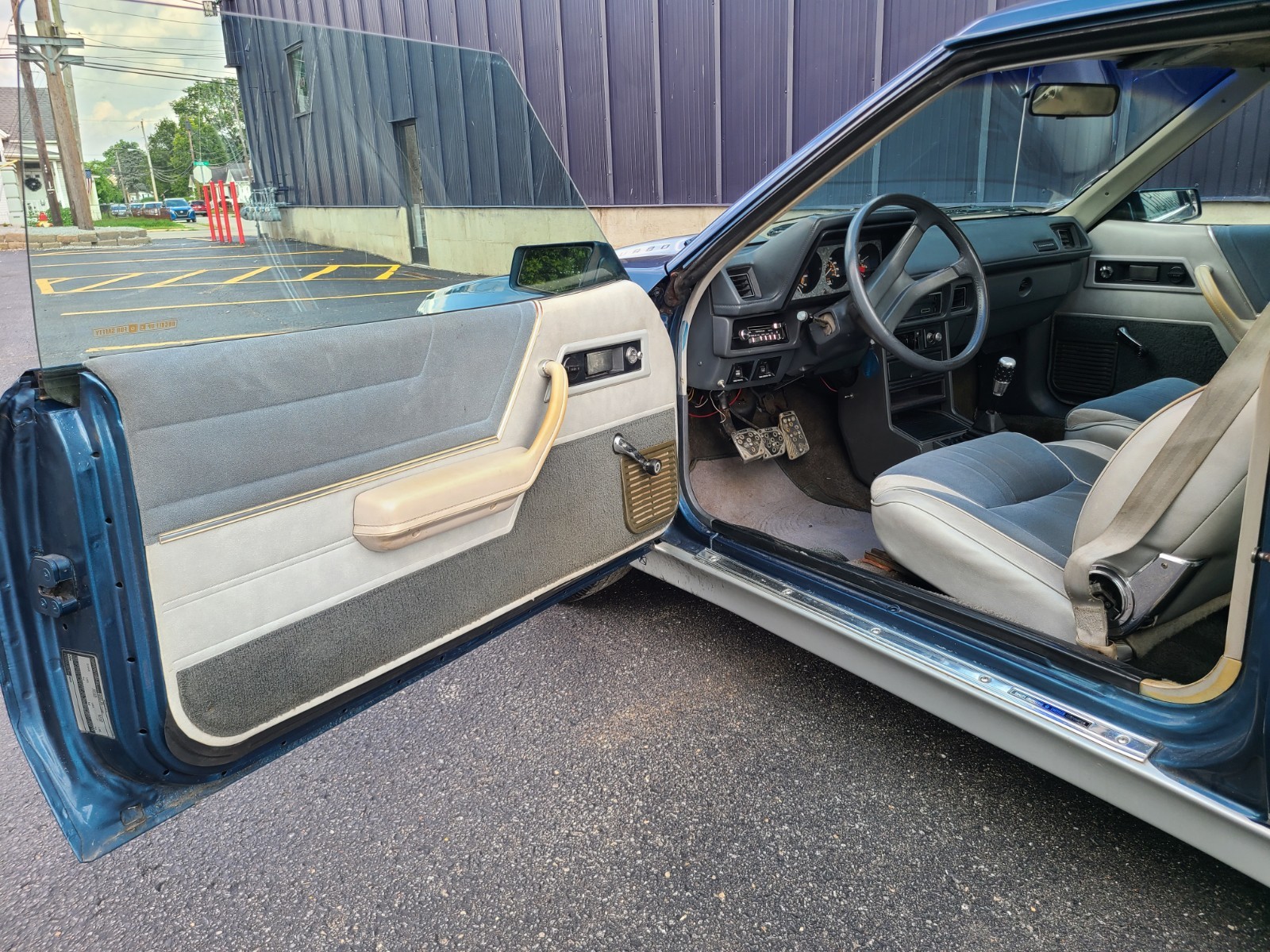 Dodge-Charger-1985-Hatchback-7