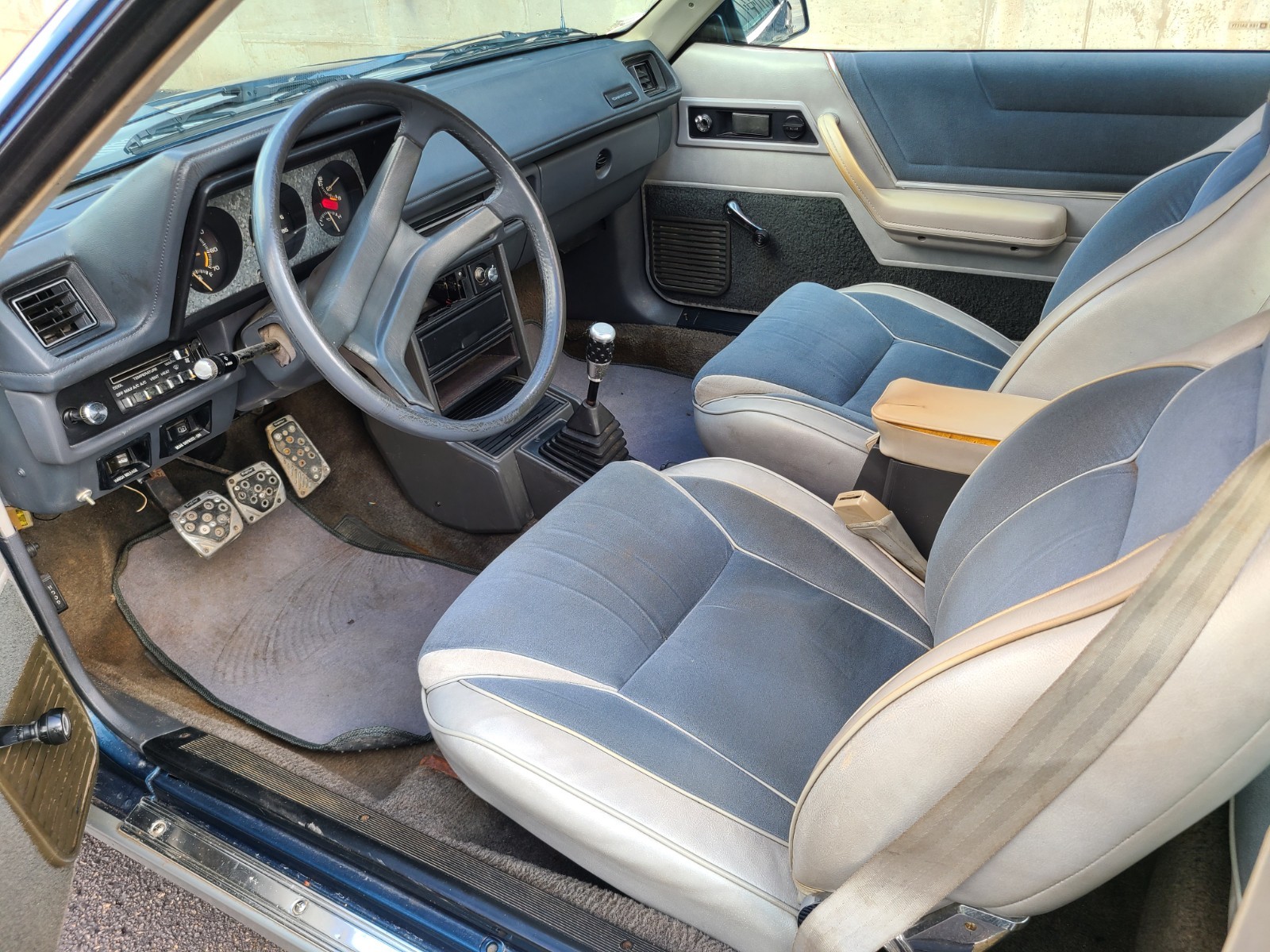 Dodge-Charger-1985-Hatchback-8