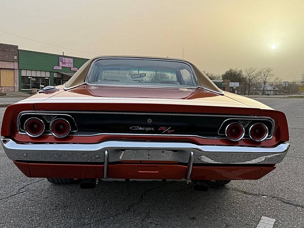 Dodge-Charger-rt-1968-custom-10