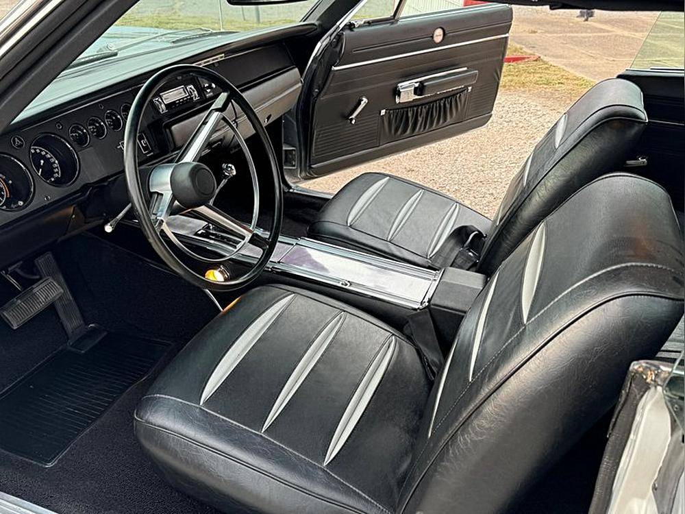 Dodge-Charger-rt-1968-custom-13