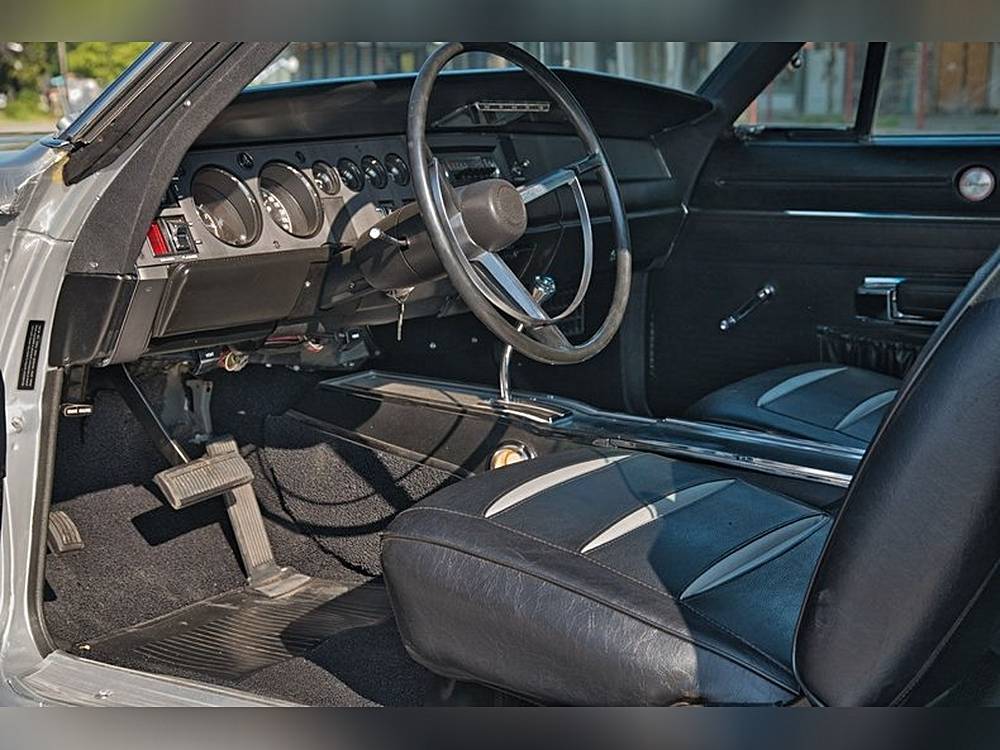 Dodge-Charger-rt-1968-custom-2