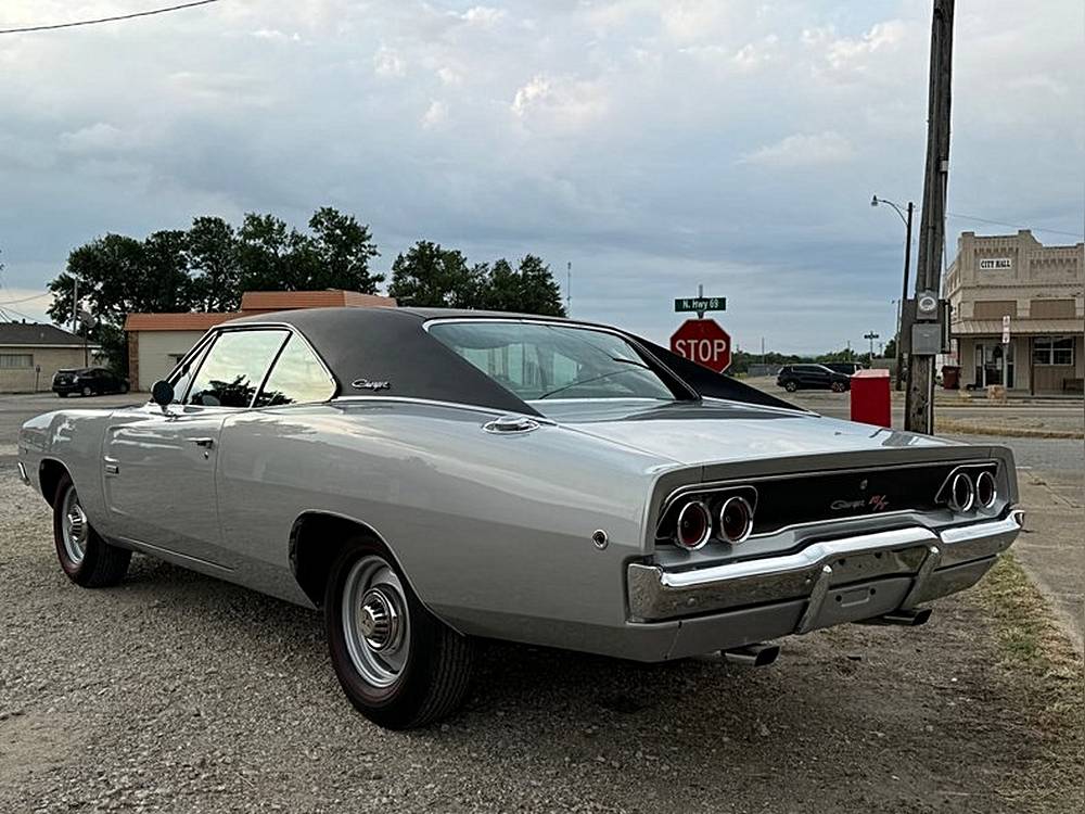 Dodge-Charger-rt-1968-custom-22