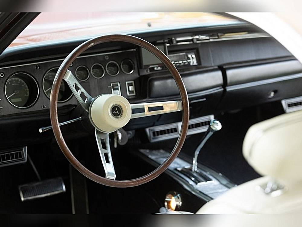 Dodge-Charger-rt-1968-custom-4