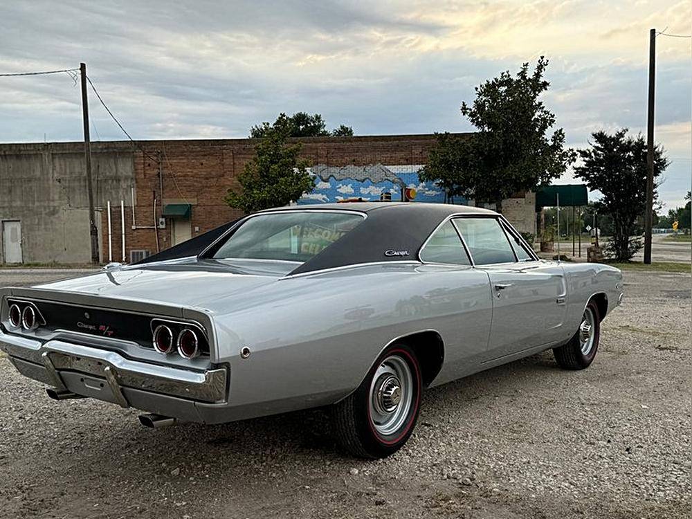 Dodge-Charger-rt-1968-custom-6