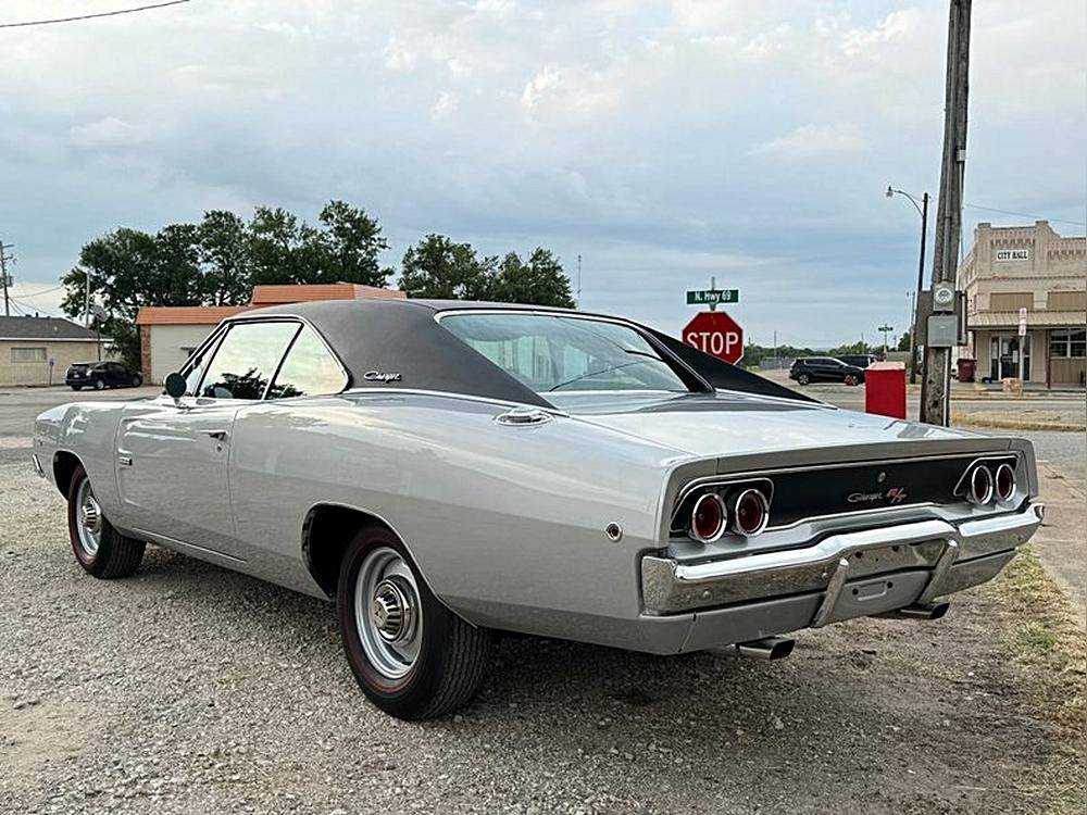 Dodge-Charger-rt-1968-custom-7