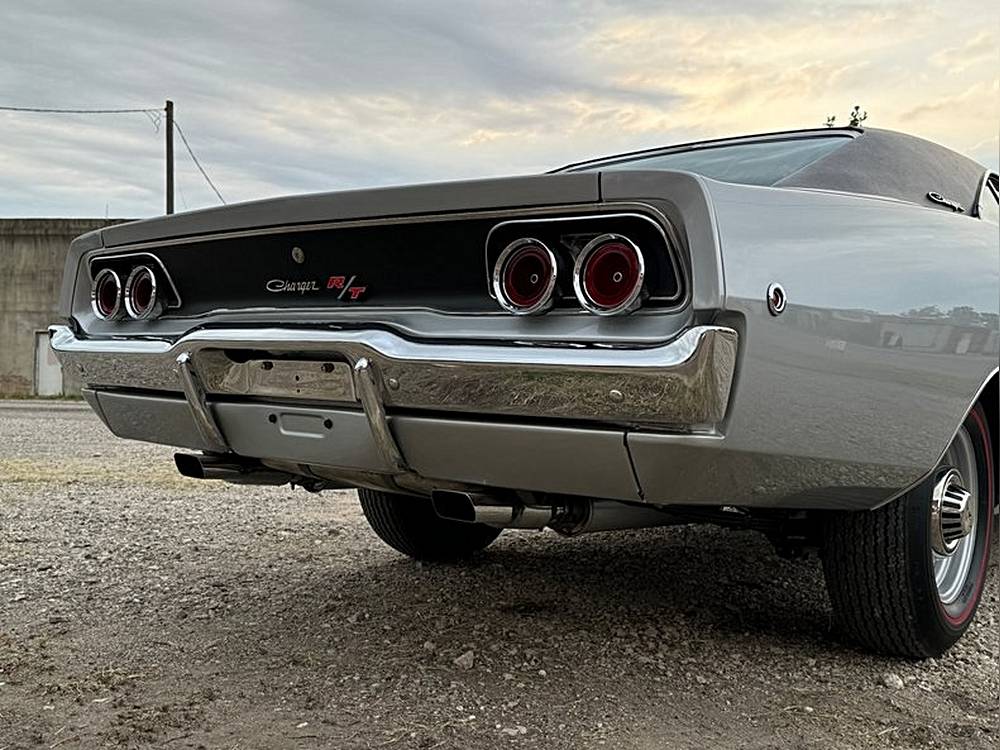 Dodge-Charger-rt-1968-custom-9
