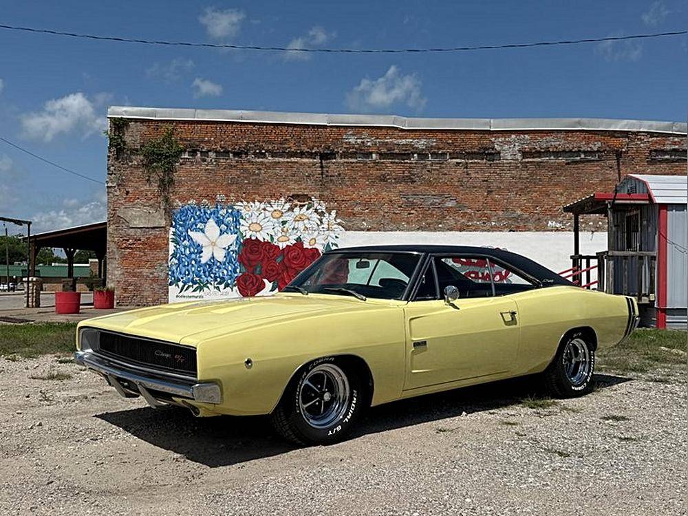 Dodge-Charger-rt-1968-yellow-1