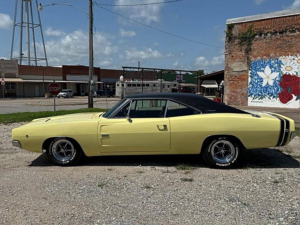 Dodge-Charger-rt-1968-yellow-4
