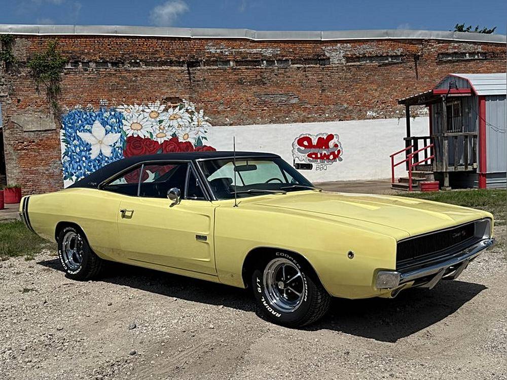 Dodge-Charger-rt-1968-yellow