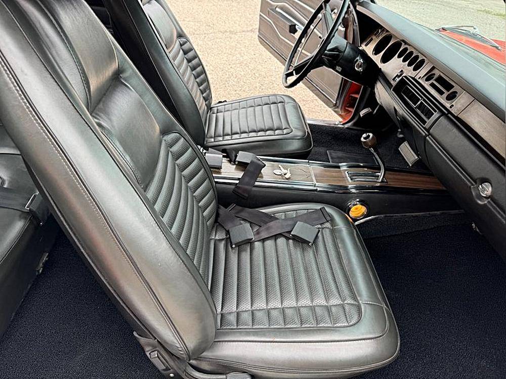 Dodge-Charger-rt-1970-custom-13