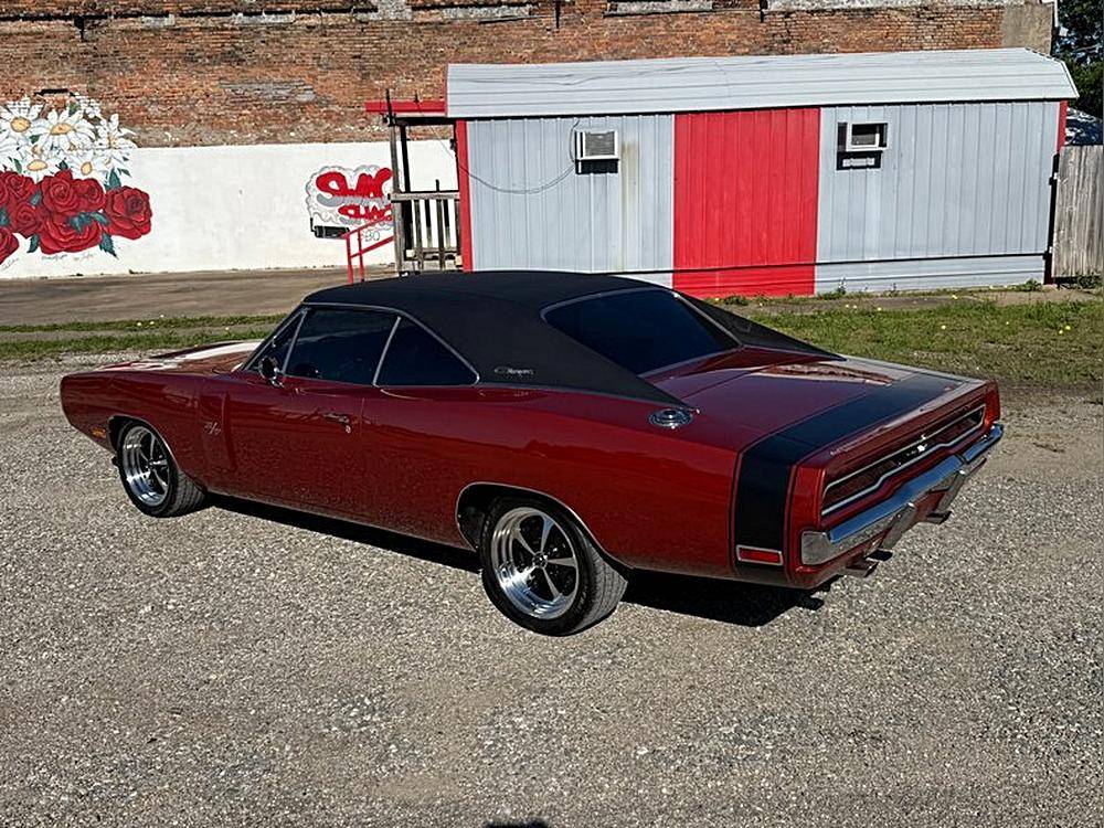 Dodge-Charger-rt-1970-custom-3