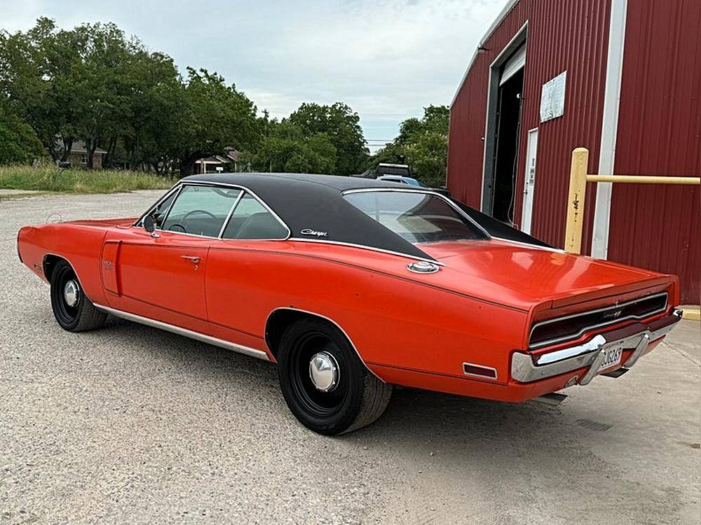 Dodge-Charger-rt-1970-custom-4
