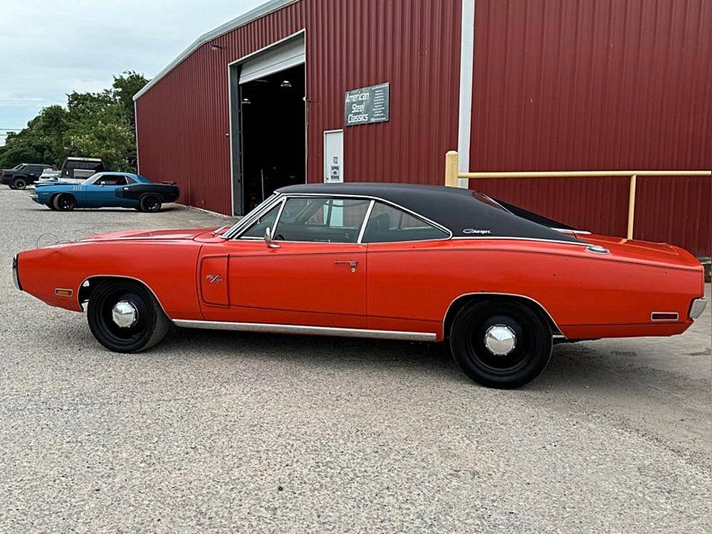 Dodge-Charger-rt-1970-custom-5