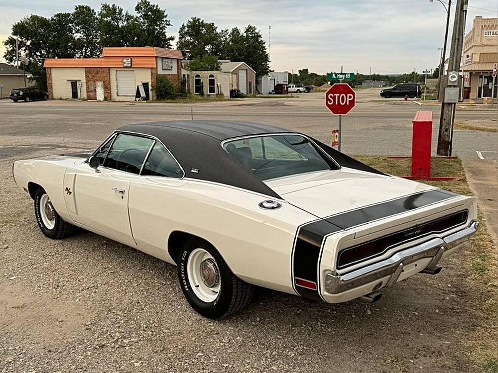 Dodge-Charger-rt-1970-white-3