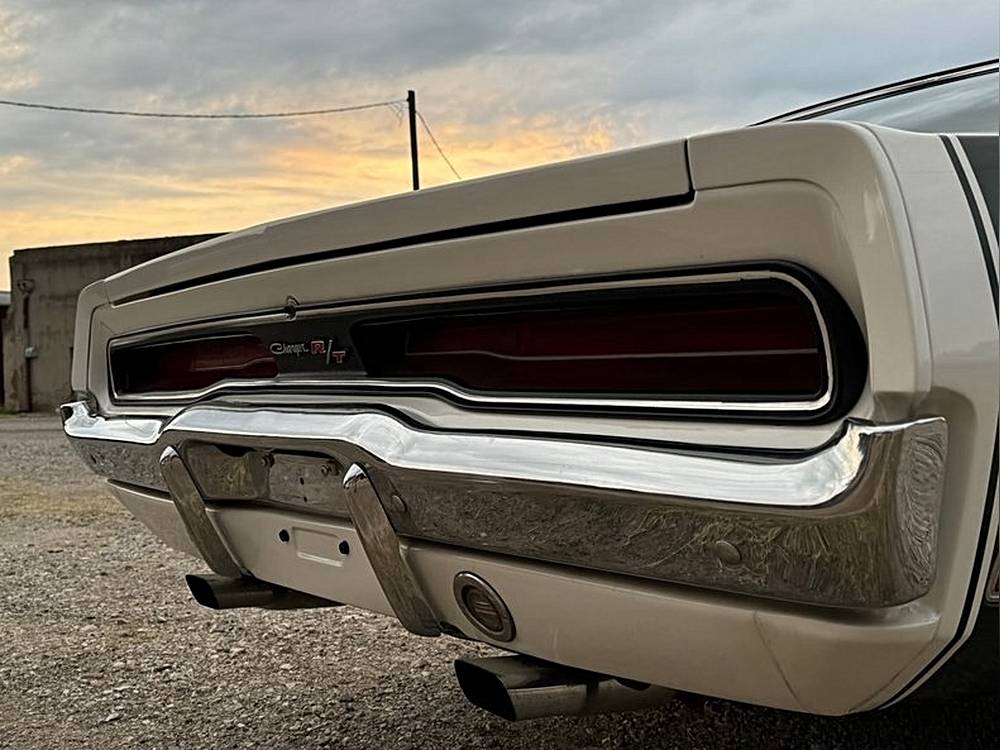 Dodge-Charger-rt-1970-white-5