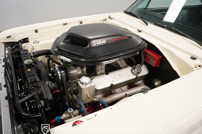 Dodge-Coronet-1966-Cream-Black-30