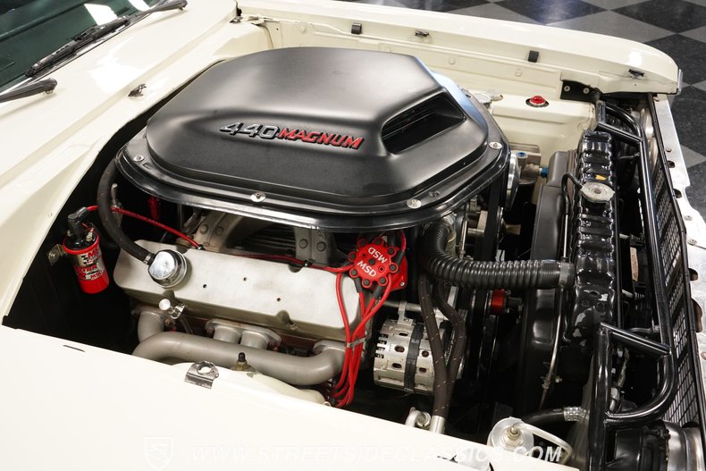 Dodge-Coronet-1966-Cream-Black-33