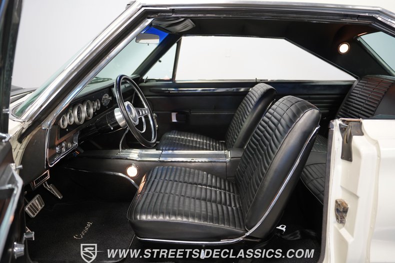 Dodge-Coronet-1966-Cream-Black-36