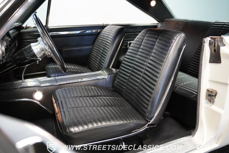 Dodge-Coronet-1966-Cream-Black-42