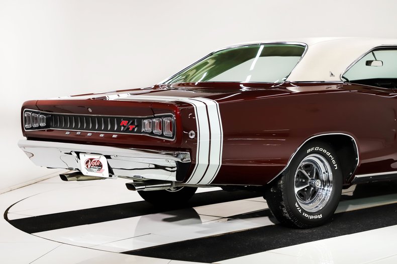 Dodge-Coronet-1968-Burgundy-Metallic-Pearl-White-42
