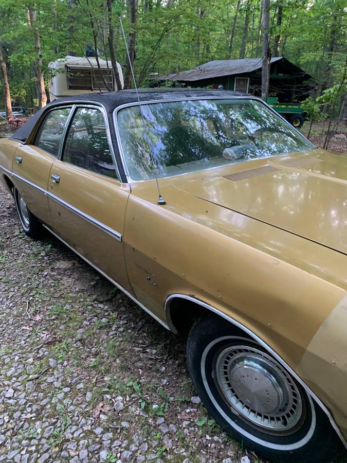 Dodge-Coronet-1972-brown-4