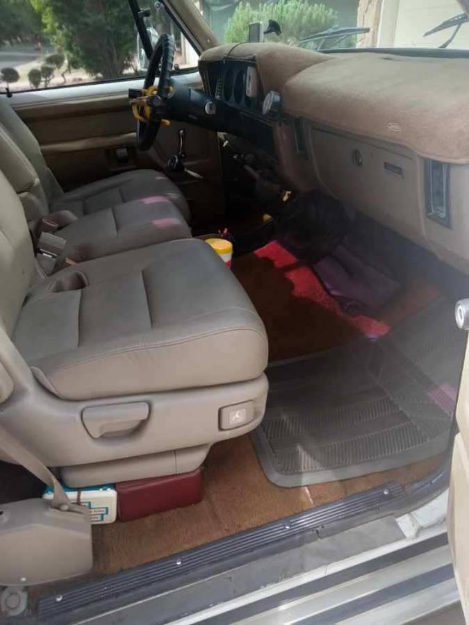 Dodge-D-series-d250-diesel-1990-white-5