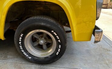 Dodge-D100-1968-yellow-8