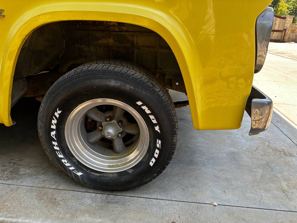 Dodge-D100-1968-yellow-8