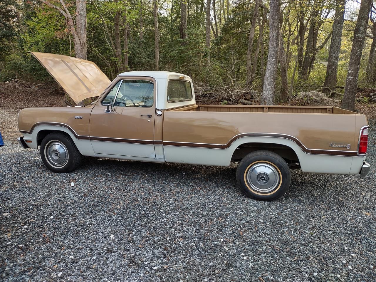 Dodge-D100-1972-Tan-and-white-Tan