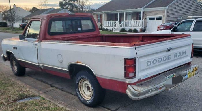 Dodge-D100-1988-9
