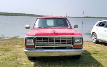 Dodge-D150-1982-Red-3