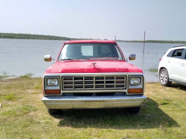 Dodge-D150-1982-Red-3