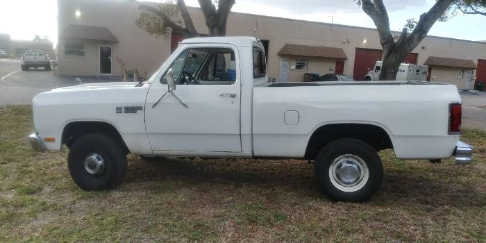 Dodge-D150-1985-White-24