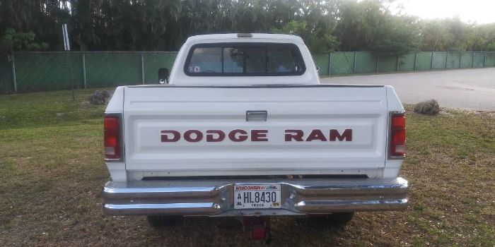 Dodge-D150-1985-White-6