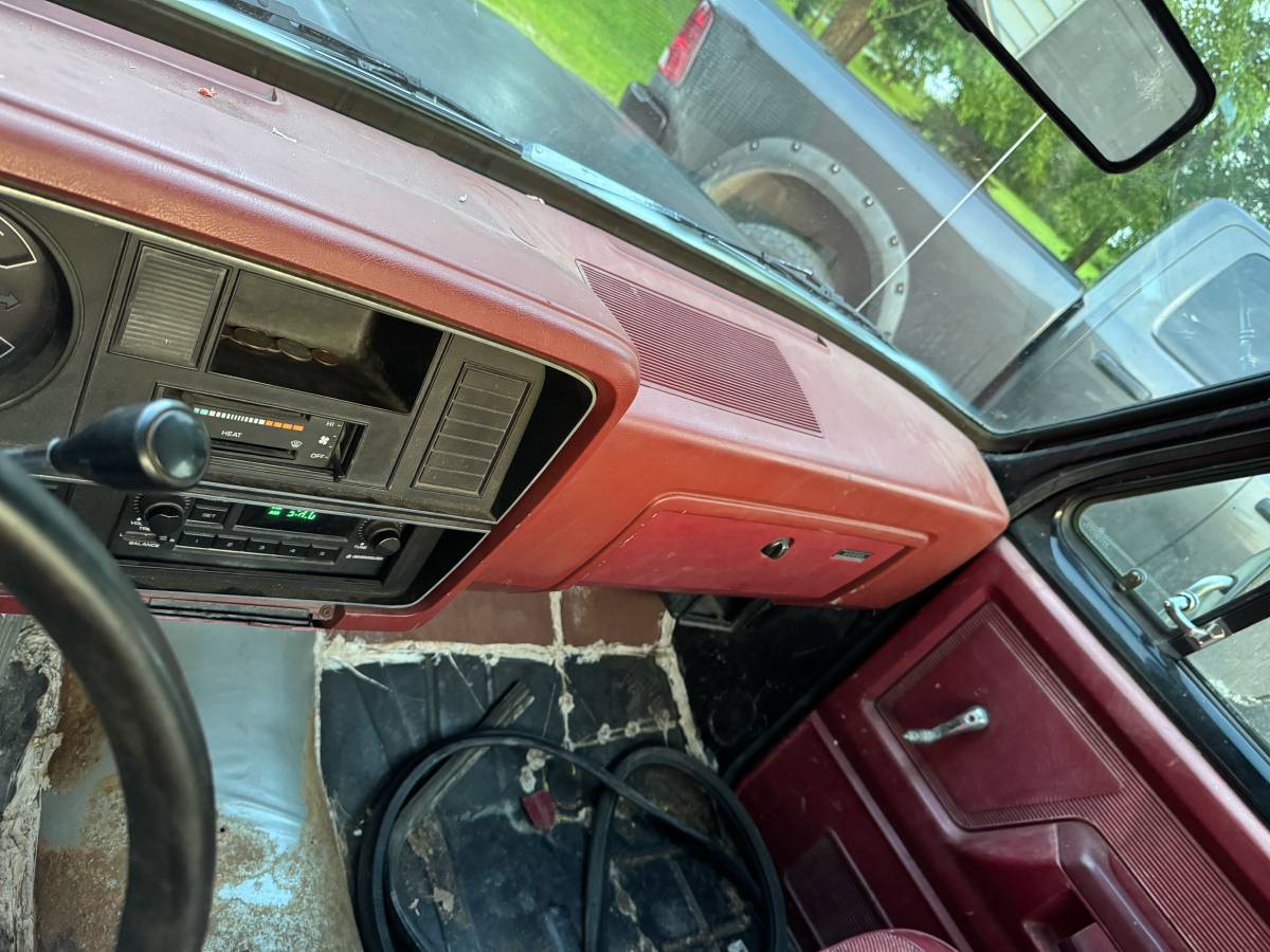 Dodge-D150-1987-black-7