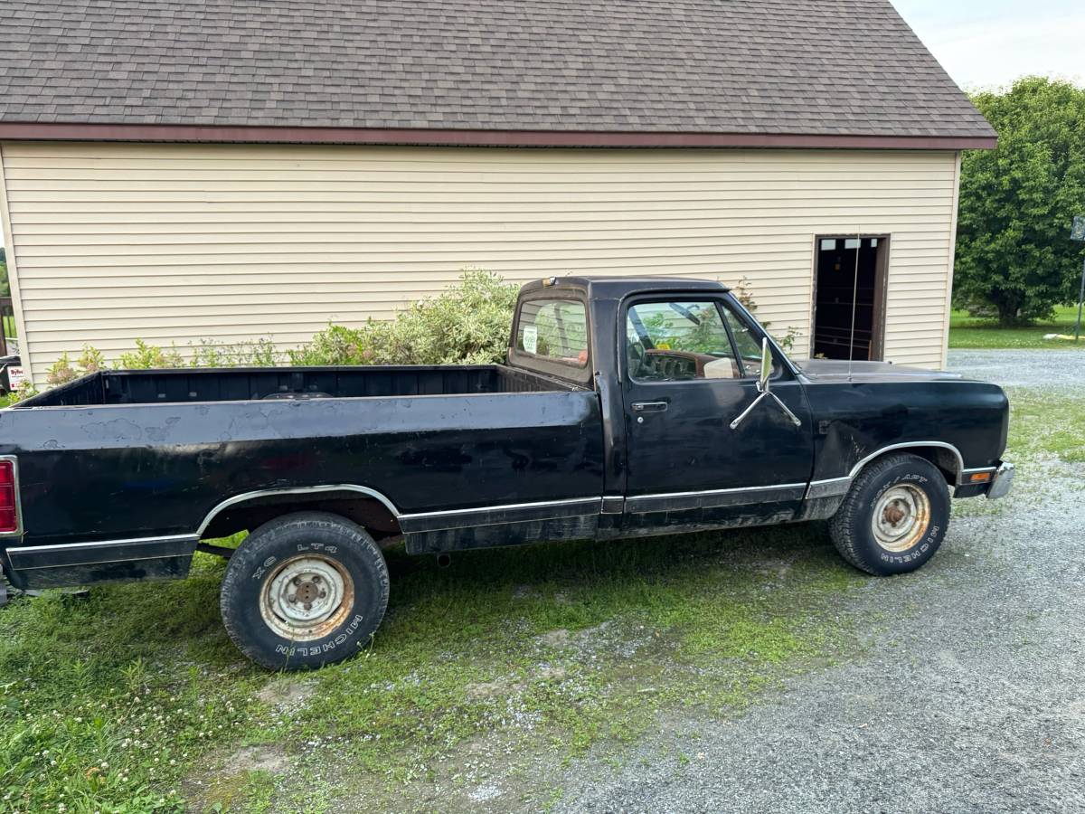 Dodge-D150-1987-black