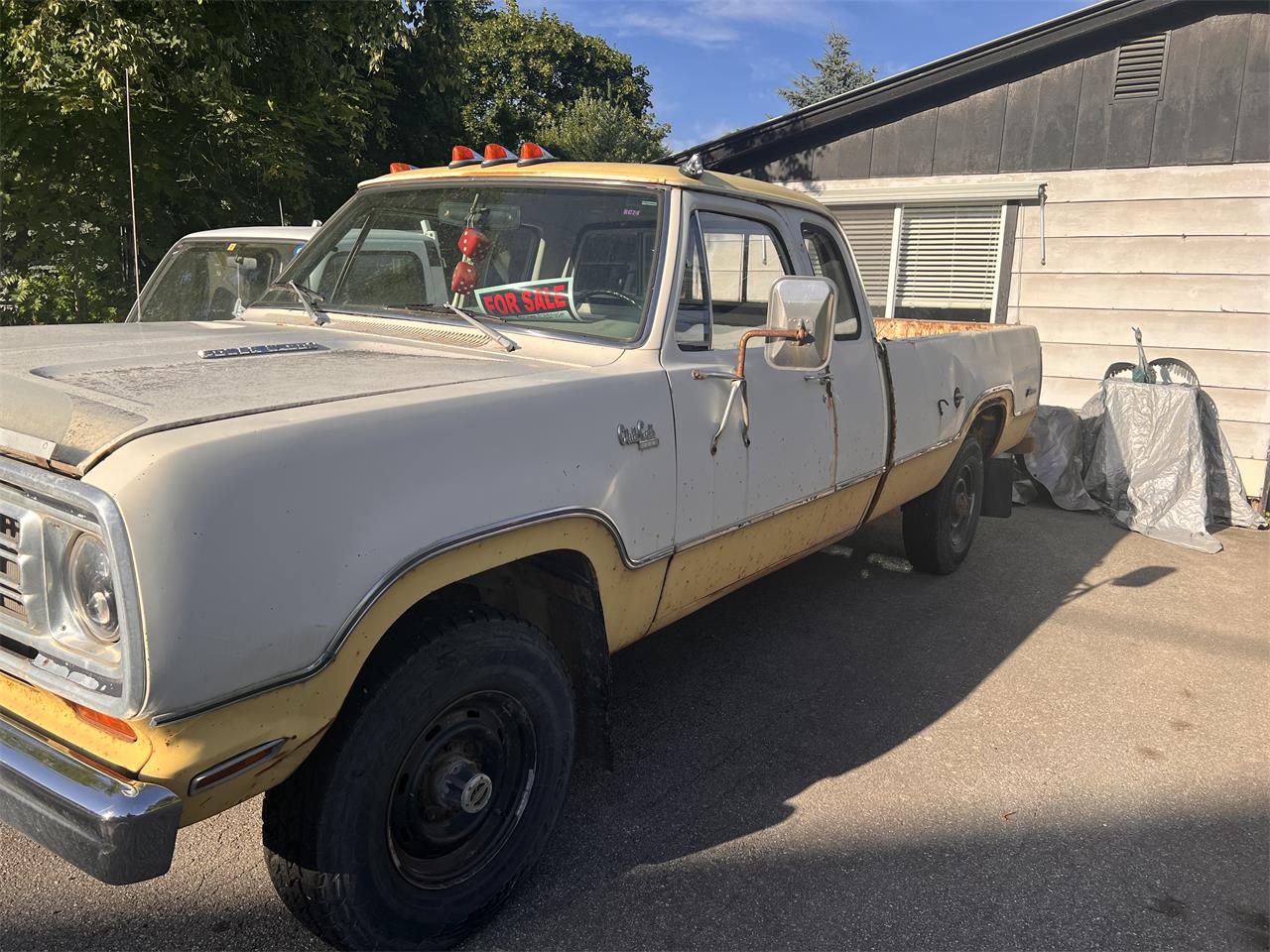 Dodge-D200-1974-YellowWhite-Whiteblack-1
