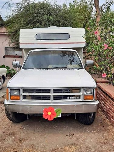Dodge-Dakota-1987-White-Brown