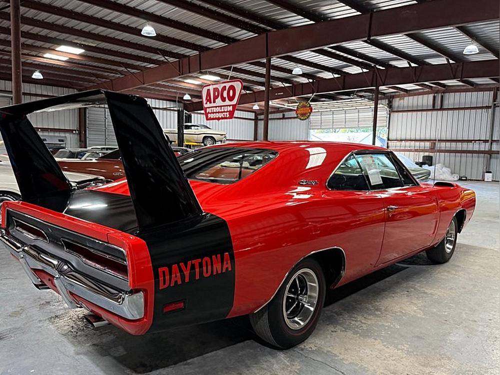 Dodge-Daytona-1969-red-10