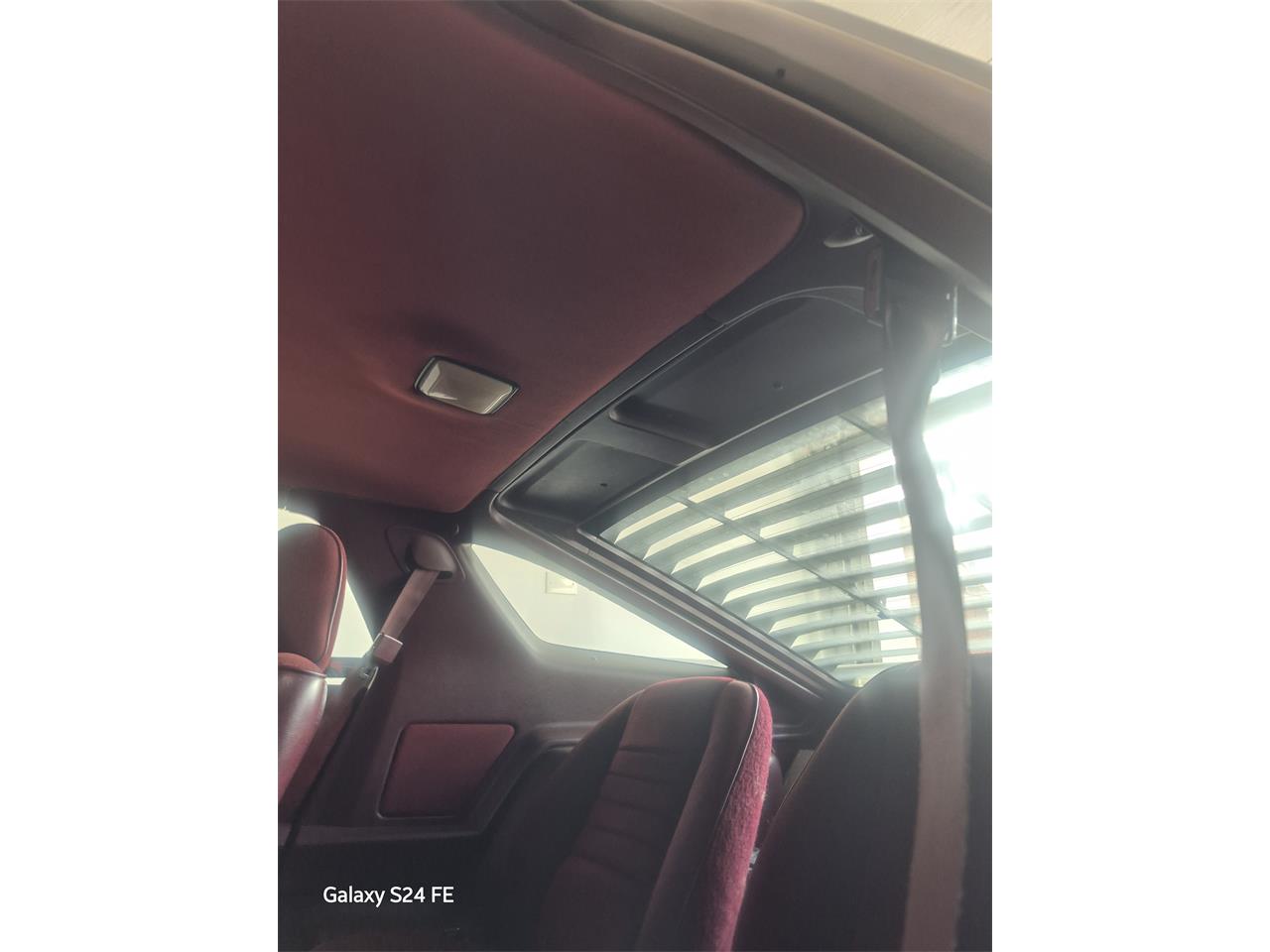 Dodge-Daytona-1989-White-Maroon-13