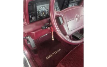 Dodge-Daytona-1989-White-Maroon-9