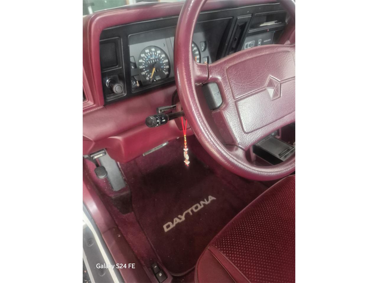 Dodge-Daytona-1989-White-Maroon-9