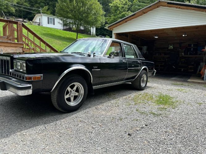 Dodge-Diplomat-1983-Black-11