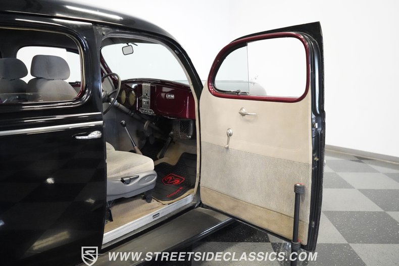 Dodge-Other-1938-Black-Beige-44