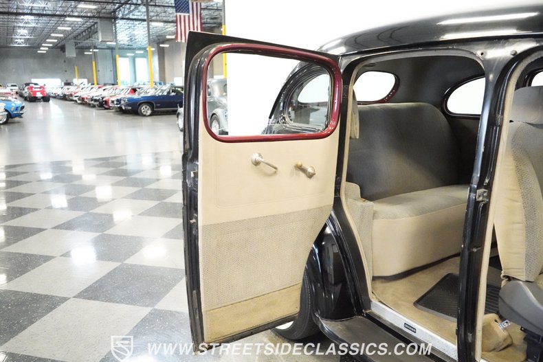 Dodge-Other-1938-Black-Beige-49
